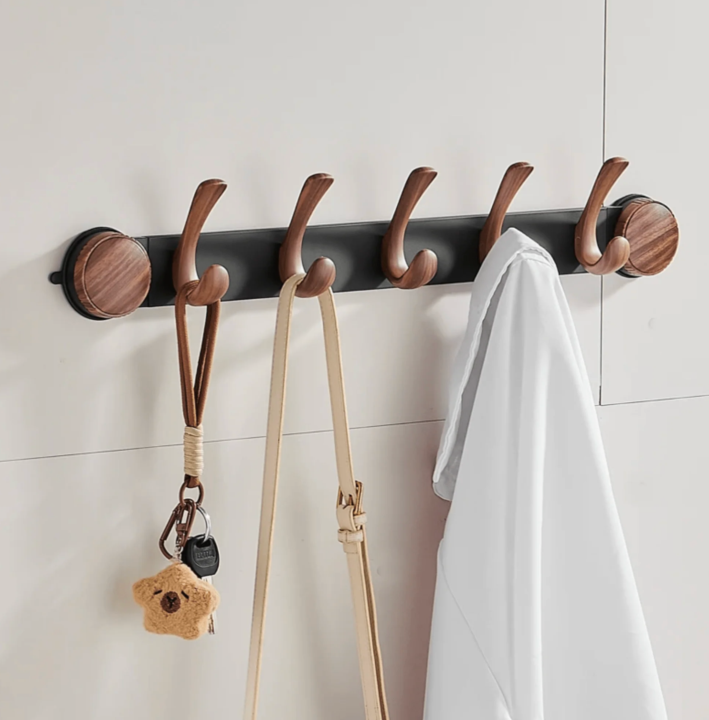 AMISHO HookRail – Smart Wall Hanging Rack